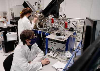 Cientistas trabalham no enfrentamento ao coronavirus.