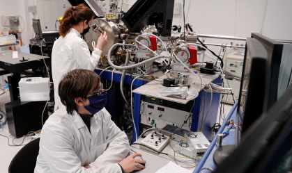 Cientistas trabalham no enfrentamento ao coronavirus.