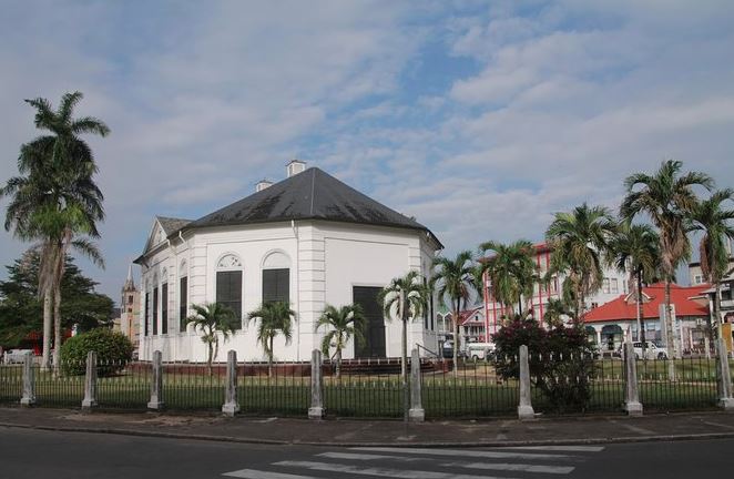 Rua de Paramaribo, capital do Suriname