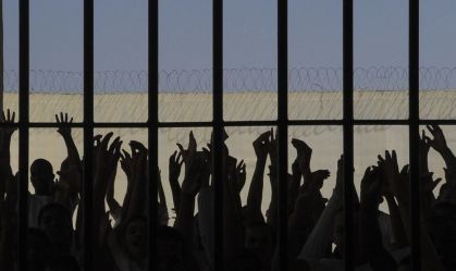 Fachin manda presos em grupo de risco serem colocados em prisão domiciliar