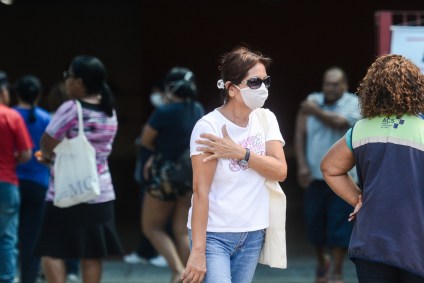 Mulher com máscara em São Bernardo do Campo