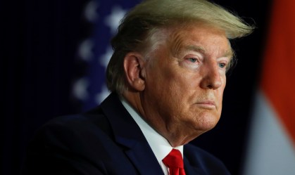 Campanha de Trump processa NYT por artigo sobre relação com a Rússia