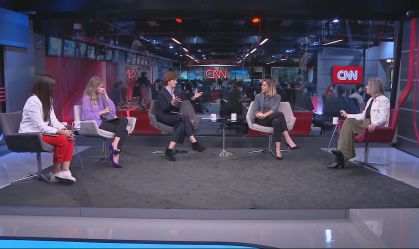 Mães de âncoras da CNN emocionam filhas em mensagens surpresas; assista