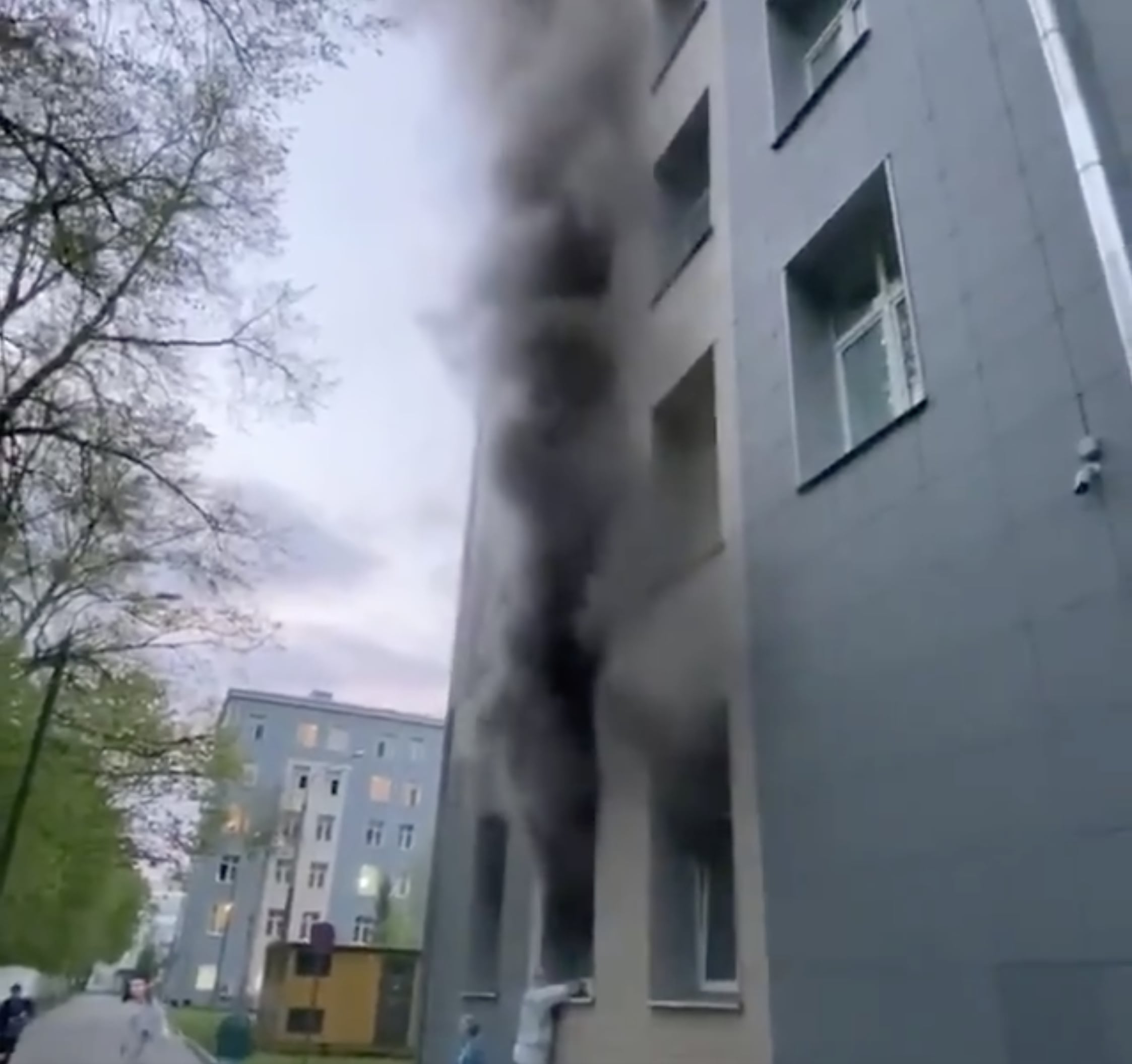 Hospital que trata pacientes com Covid-19 pega fogo em Moscou