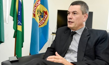 Valeixo diz que Bolsonaro o demitiu por telefone e que queria deixar cargo