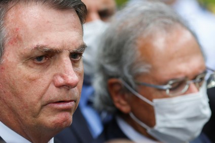 O presidente Jair Bolsonaro acompanhado do ministro da Economia, Paulo Guedes