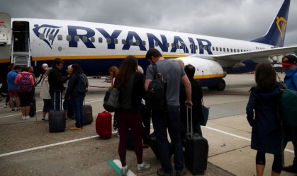 Companhia aérea europeia de baixo custo registra lucro semestral recorde