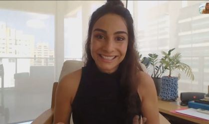 Cantora Déa Diell faz música em homenagem a trabalhadores essenciais
