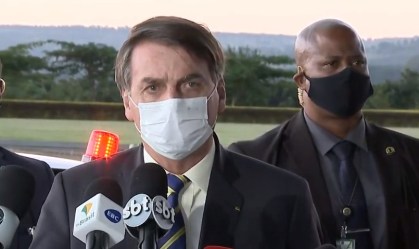Bolsonaro diz que é cedo para cobrar Nelson Teich