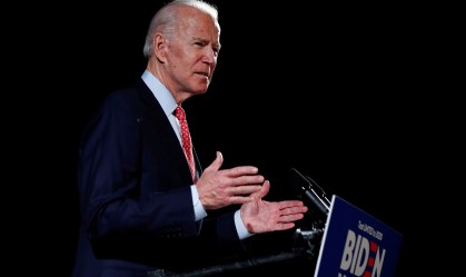 Aprovação de Trump despenca com mortes por coronavírus e Biden abre vantagem