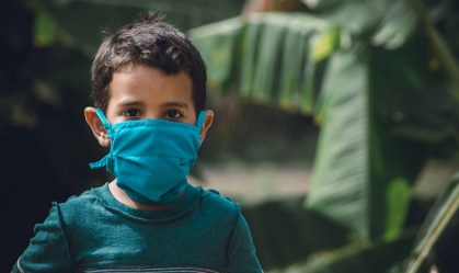 Grande parte de crianças e adolescentes se recuperam de Covid-19, diz governo