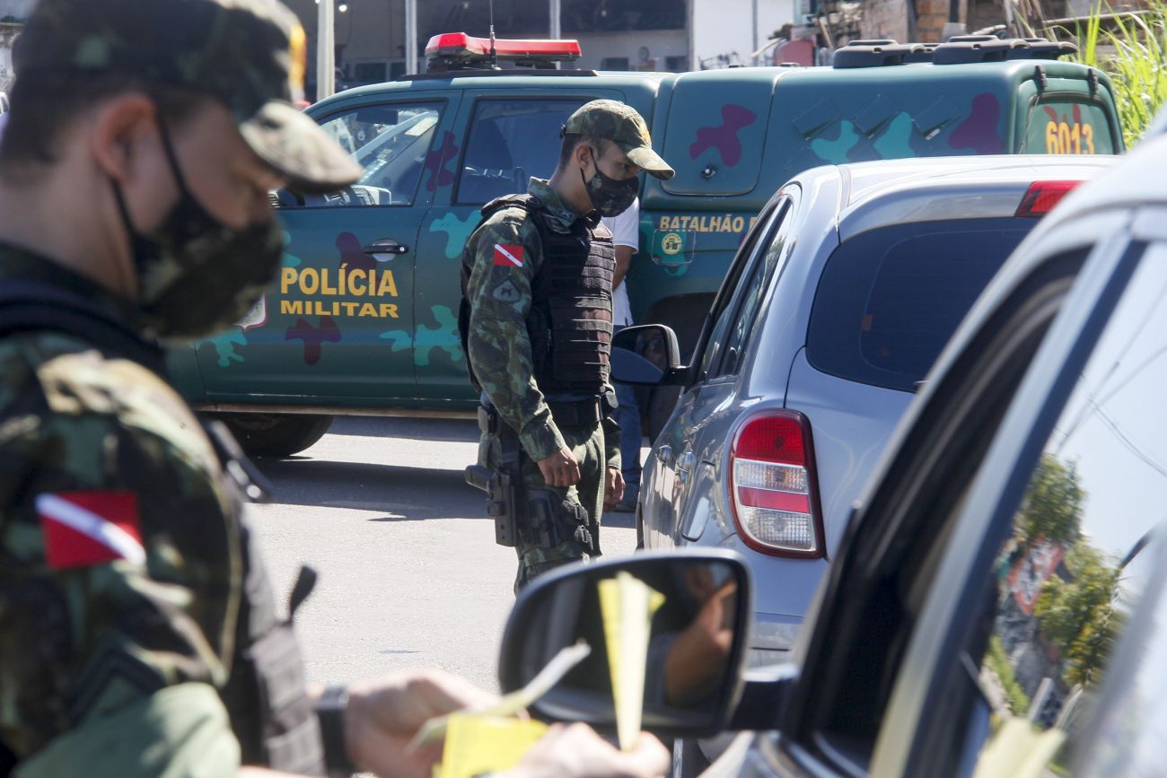 Policiais fiscalizam cumprimento do lockdown em Belém, no Pará