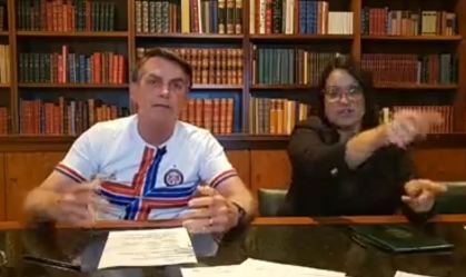 Bolsonaro diz que vídeo compartilhado pelo WhatsApp é de 2015