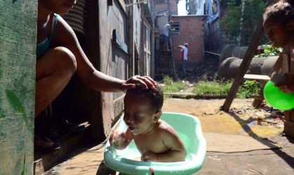 Durante crise, alimentação pesa ainda mais no bolso de famílias mais pobres