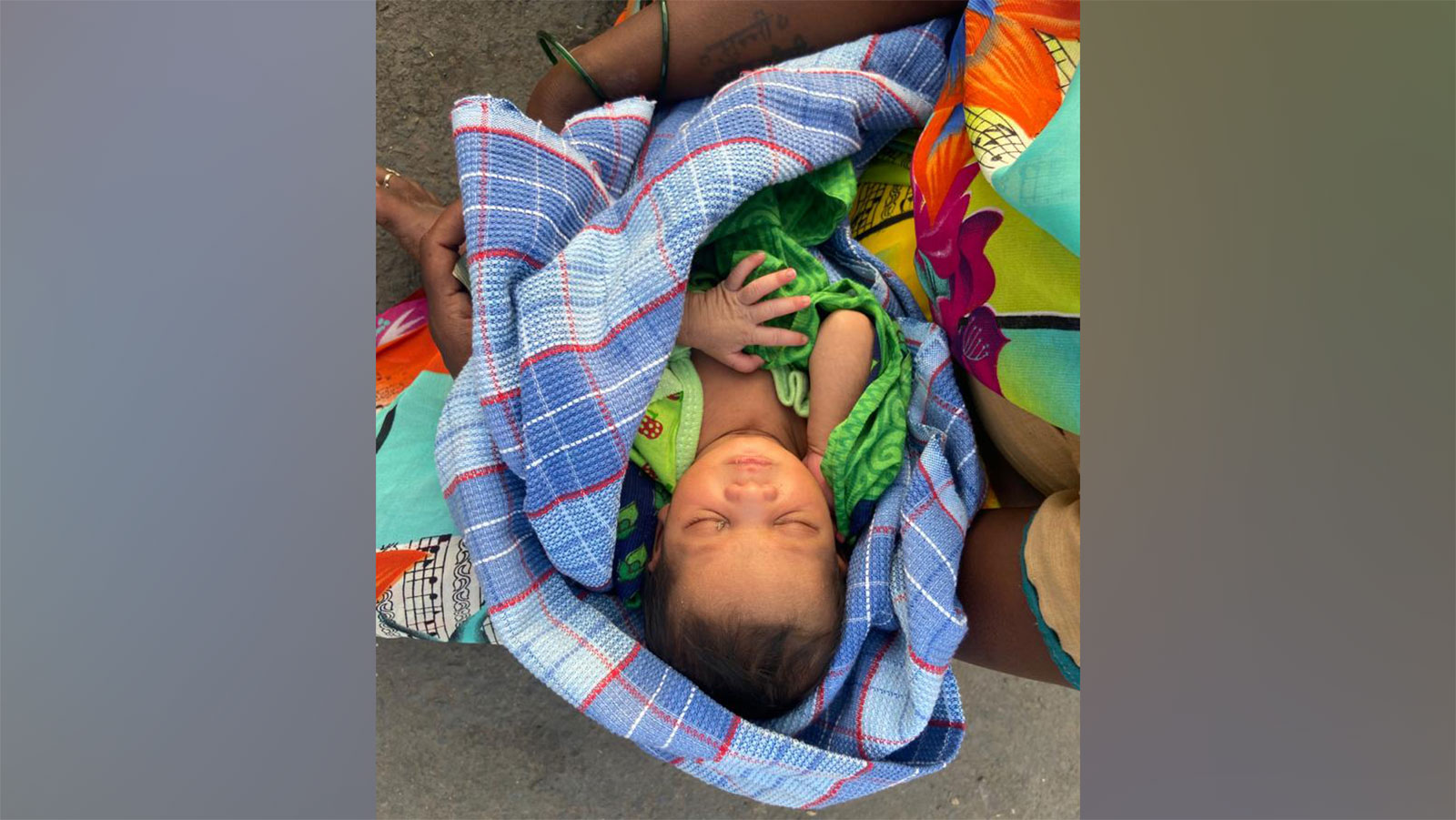 Mulher deu à luz uma menina durante trajeto pela Índia
