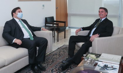 Maia adota tom conciliador após reunião com Bolsonaro e fala em 'convergência'