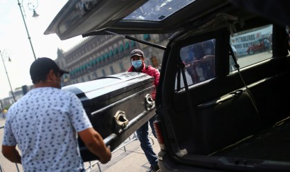 No México, mais de 100 pessoas morrem por consumo de álcool adulterado