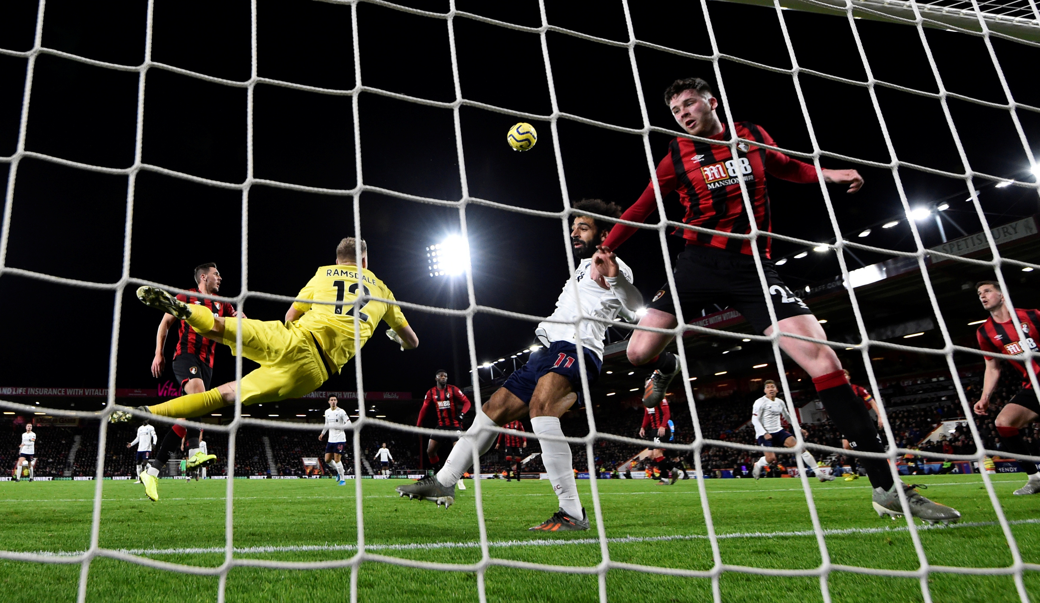 Governo britânico autorizou retomada dos jogos de futebol no país