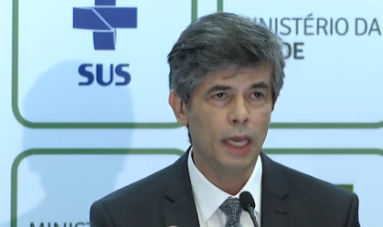 Teich diz que escolheu sair e deixa Ministério da Saúde sem responder perguntas