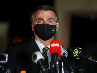 O presidente Jair Bolsonaro em frente ao Palácio da Alvorada