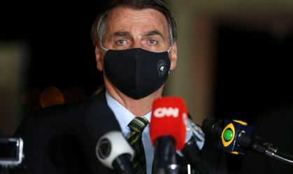 Antes de sancionar auxílio, Bolsonaro quer retirada de ações contra União