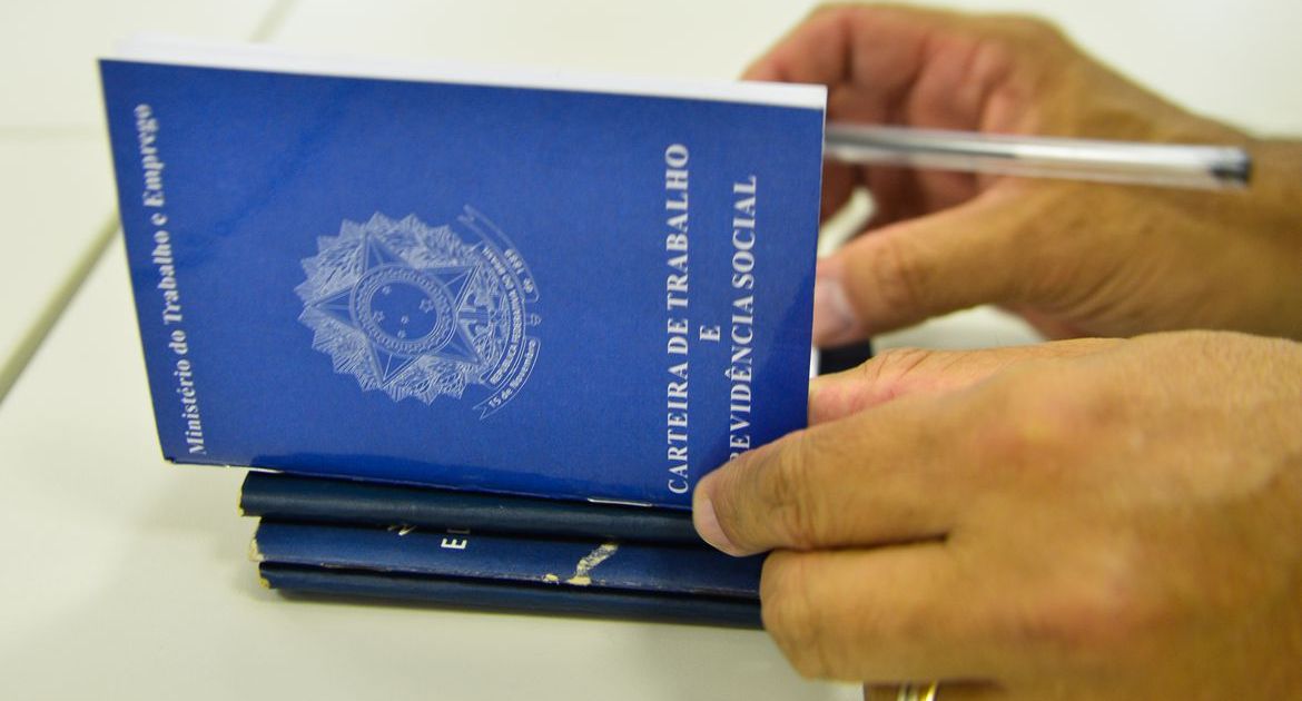Análise: Caged confirma desaceleração do mercado | CNN Brasil