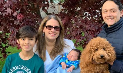 Nos EUA, professora cuida de bebê enquanto mãe se recuperava da Covid-19