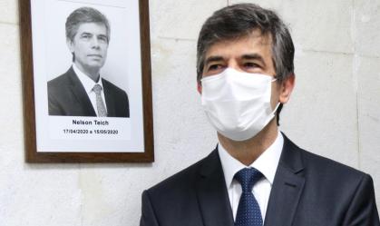 Teich participa de cerimônia de instalação de retrato na galeria de ex-ministros