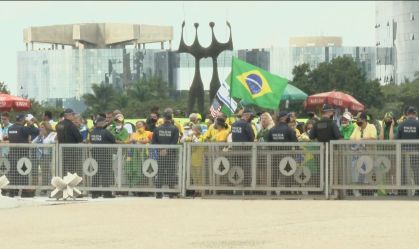'Desta vez não tem bandeira antidemocrática', diz Bolsonaro sobre manifestação