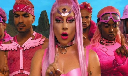 Lady Gaga lança novo clipe filmado inteiramente com smartphone
