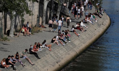 Calor na Europa e primavera nos EUA testam novas regras contra Covid-19