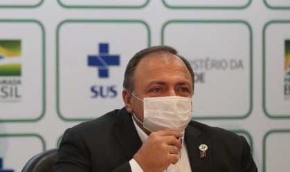 Pazuello torna coronel o 'nº 2' interino da Saúde e promove série de nomeações