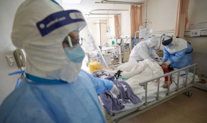 Cientistas investigam retorno do coronavírus em pacientes considerados curados