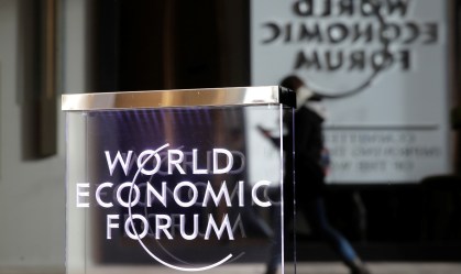 Fórum Econômico Mundial aponta 'recessão global prolongada' por coronavírus