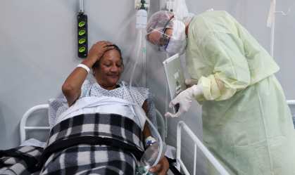 Covid-19: tecnologia reaproxima familiares e pacientes em hospital de campanha