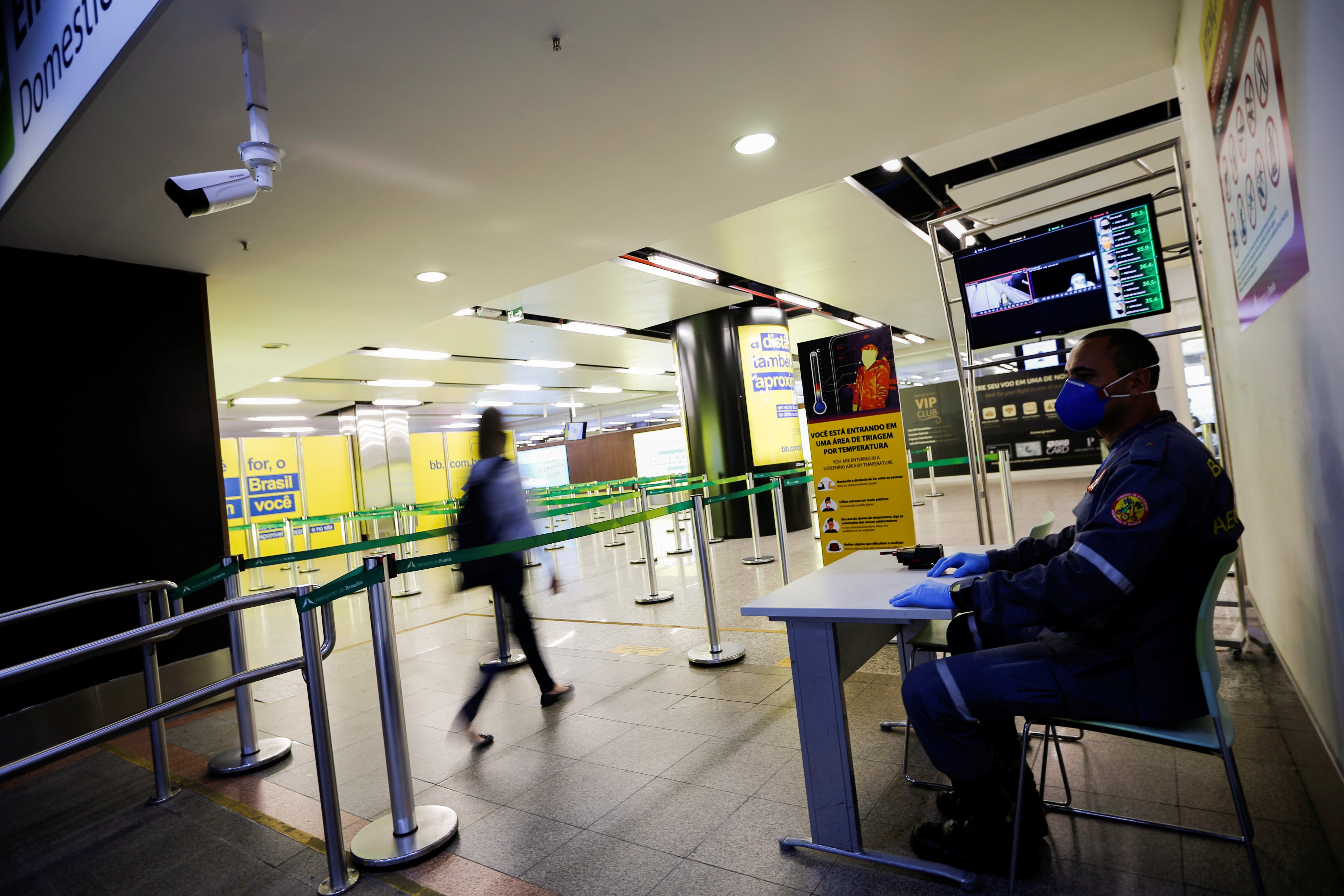 Câmera que mede temperatura das pessoas no aeroporto Juscelino Kubitschek, em Br