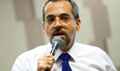 Após aviso do centrão e ligação de Bolsonaro, MEC recua sobre Enem 