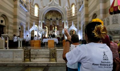 Coronavírus: Igreja Católica recomenda que fiéis evitem contato físico