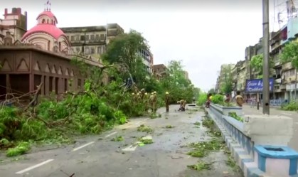 Ciclone deixa rastro de mortes e destruição na Índia e em Bangladesh