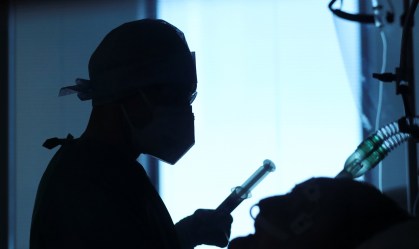 Agentes de saúde britânicos iniciarão teste de hidroxicloroquina contra Covid-19