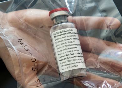 Médicos dos EUA pedem dados de remdesivir para orientar tratamento de Covid-19