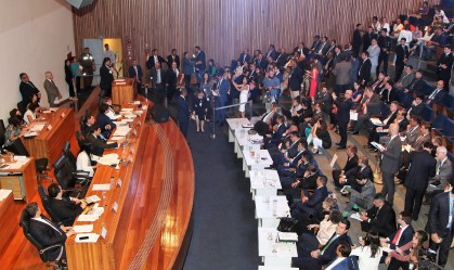 Câmara do DF aprova plano de saúde vitalício para ex-deputados e parentes