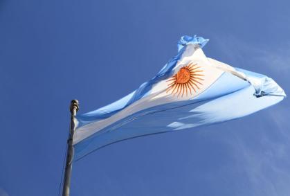 Pobreza na Argentina cai 9,9 pontos em um ano e tem menor nível desde 2018