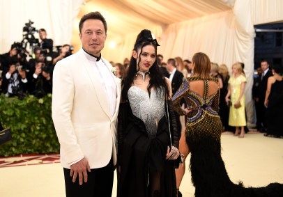 Grimes e Elon Musk nomearam o primeiro filho como X Æ A-Xii