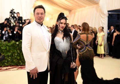Grimes e Elon Musk nomearam o primeiro filho como X Æ A-Xii