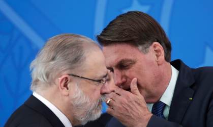 Bolsonaro diz que Aras seria forte candidato a uma terceira vaga no STF
