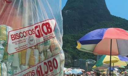 Ambev vai vender Biscoito Globo com cerveja por app para ajudar ambulantes