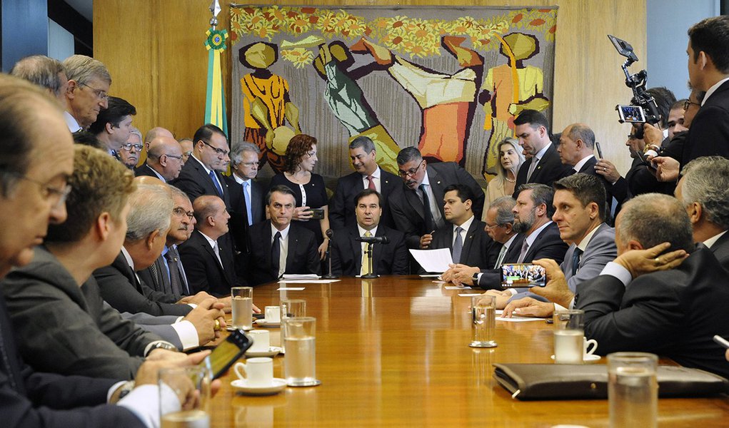 Jair Bolsonaro e deputados 