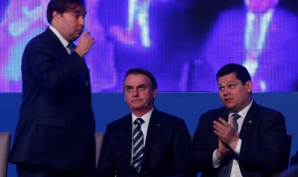 Maia nega crise, mas diz que 'entorno do governo' divulga fake news