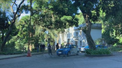 Viaturas no Palácio das Laranjeiras, residência oficial do governador do estado,